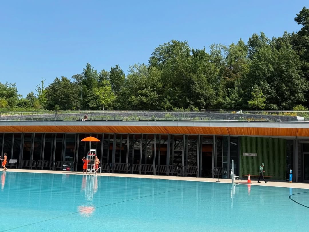 La Gottesman Pool ofrece acceso público gratuito y no exige identificación, de acuerdo con una guía de CentralPark.com firmada por Emma Goldschmidt. Foto: Instagram @gottesmanpool
