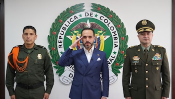 Abelardo de la Espriella anunció que reintegrará al general Alejandro Barrera para designarlo como director de la Policía Nacional
