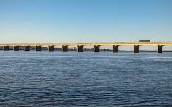 El Paso de los Libres es un nodo estratégico dentro de la red logística regional, dado que conecta rutas esenciales para la circulación de cargas entre Argentina y Brasil, así como hacia otros países del Mercosur (Foto: Shutterstock)