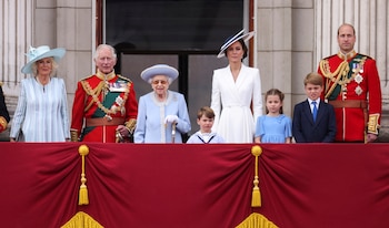 La reina Isabel II, junto
