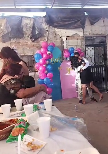El video muestra cómo la futura madre quedó opacada durante la celebración.