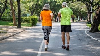 Ni caminar ni correr: el mejor ejercicio para personas con más de 65 años es este, según un estudio