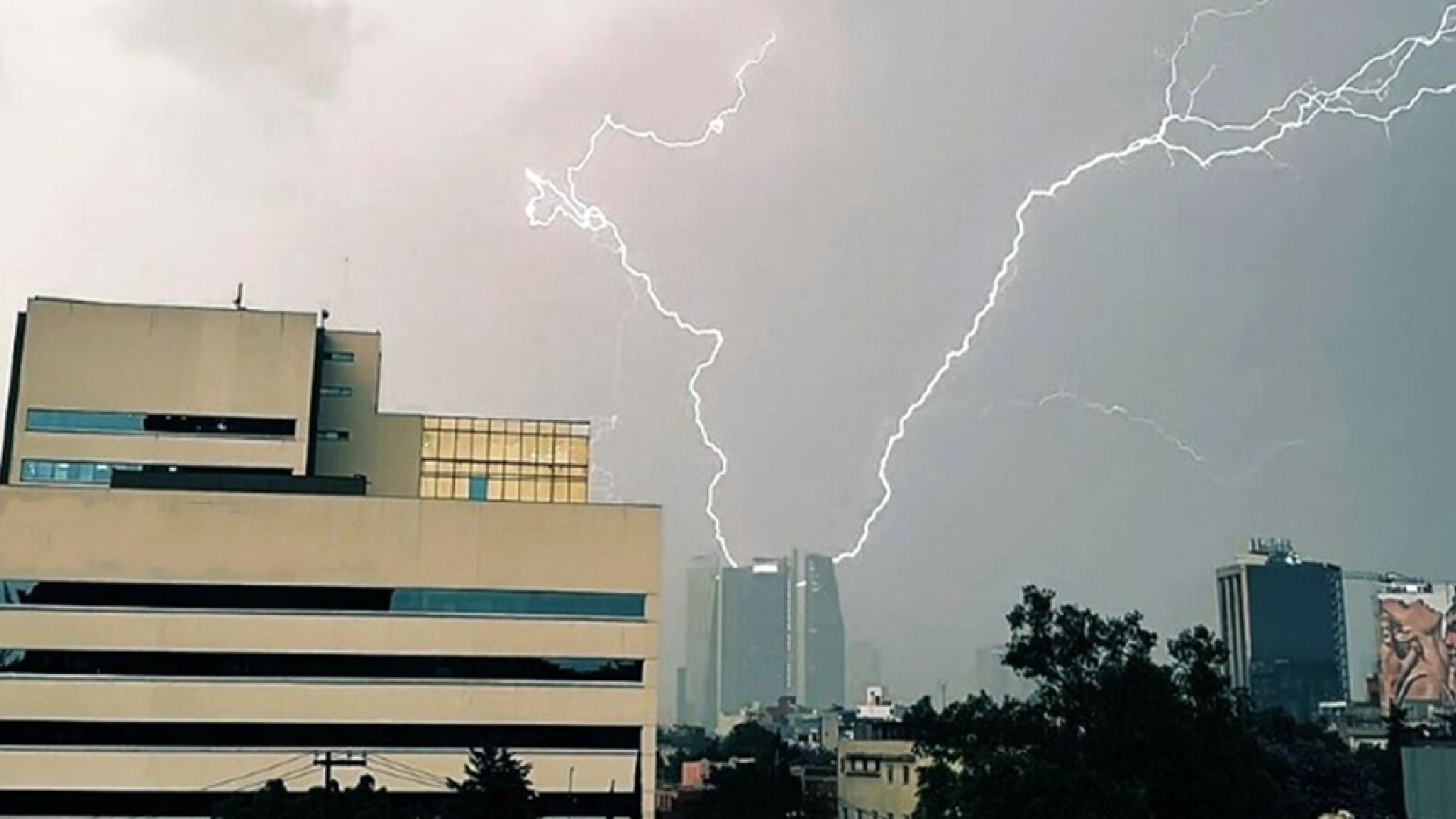 Lluvias intensas y chubascos marcan el clima en México mientras avanza la tormenta Fausto