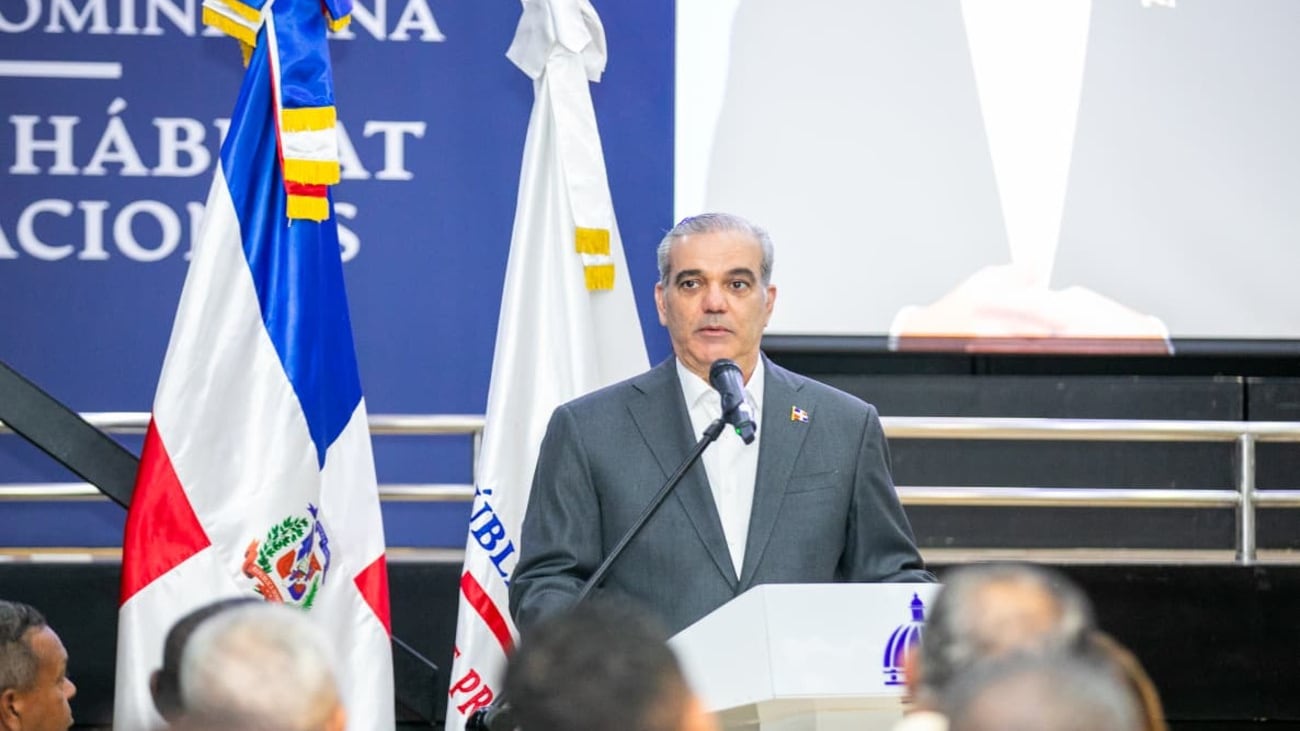 Luis Abinader afirmó en Santo Domingo que la pobreza en República Dominicana bajó de cerca del 26% en 2019 a alrededor del 16% en el primer trimestre de 2026. (Cortesía: Presidencia de la República Dominicana)