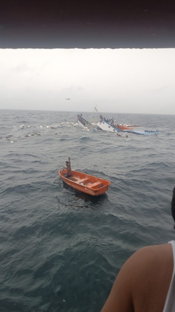 Barco se hundió en el Pacífico colombiano - crédito redes sociales