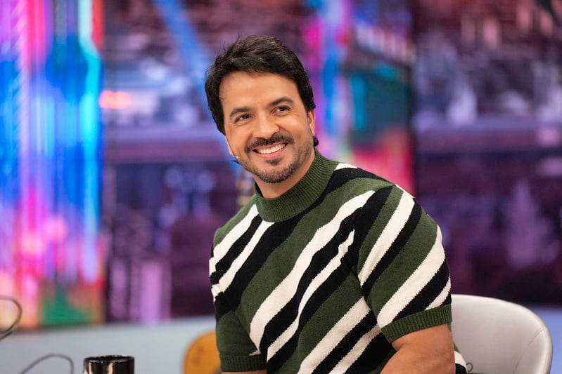 Luis Fonsi durante su visita a