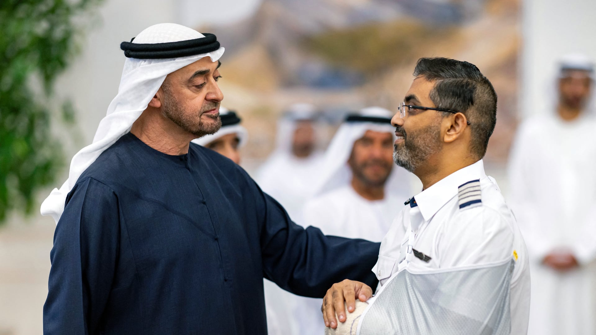 El presidente de Emiratos Árabes Unidos homenajeó al piloto de Flydubai y le otorgó la Orden de Zayed II de Primera Clase