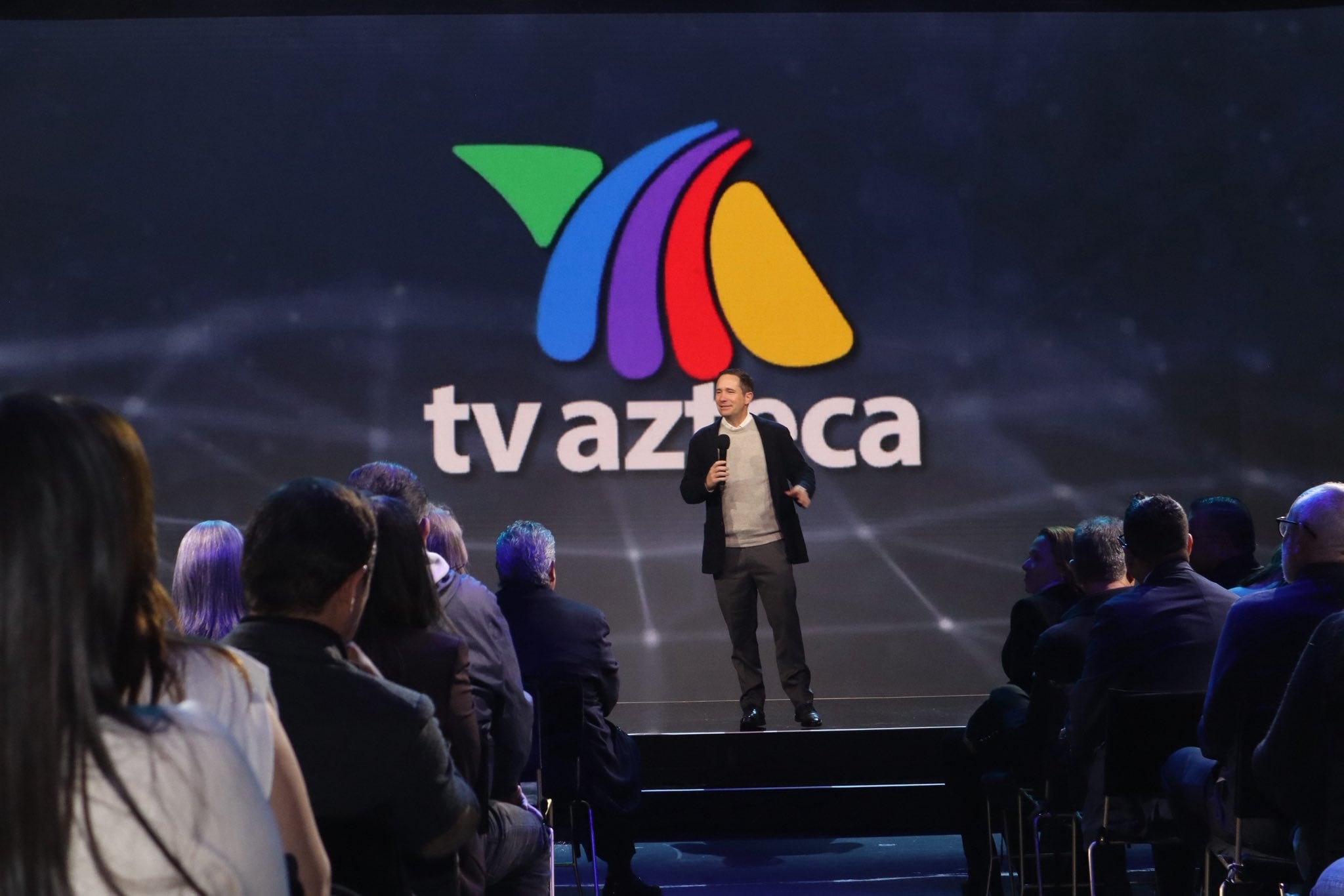 Benjamín Salinas, Vicepresidente del Consejo de Administración del Grupo Salinas, anuncia la designación de Luciano Pascoe como Director General de Noticias y Comunicación de TV Azteca (Prensa TV Azteca)