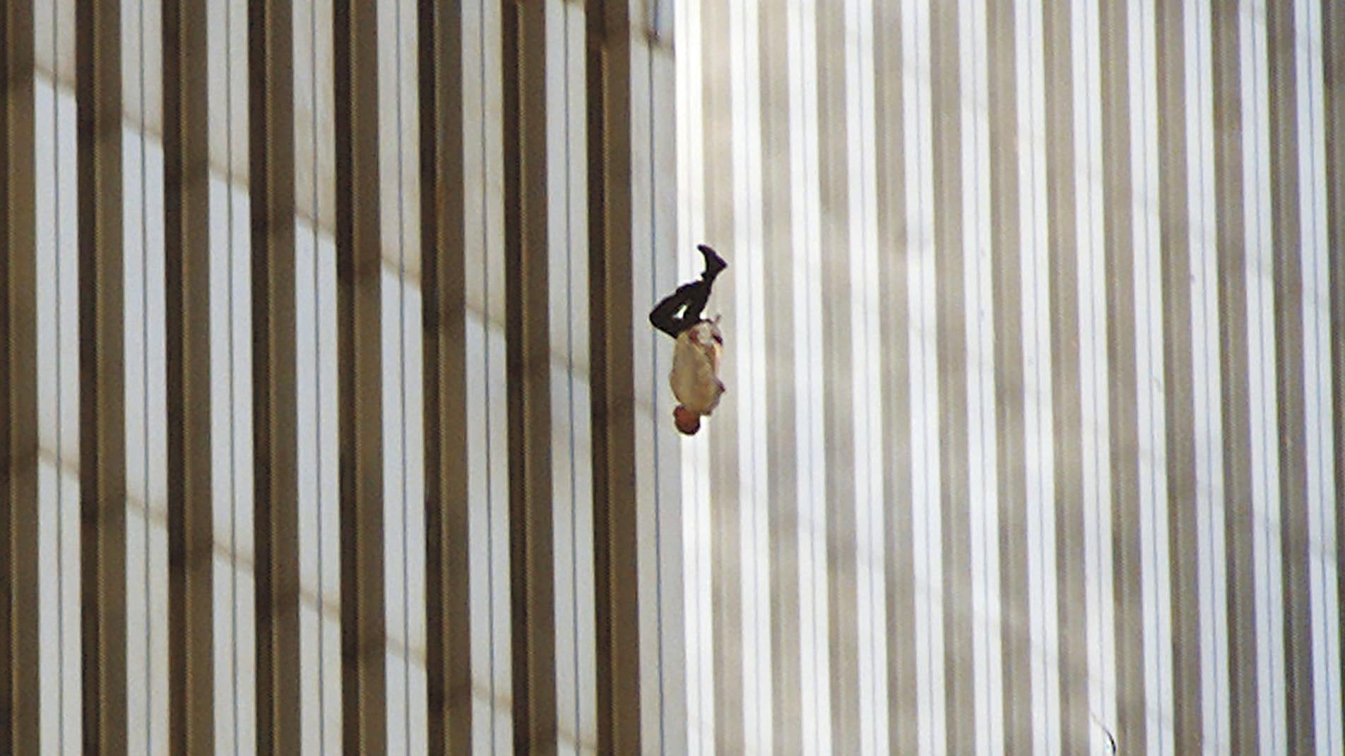 La foto del 11-S que Estados Unidos no quiso ver: el enigma de “El hombre que cae”