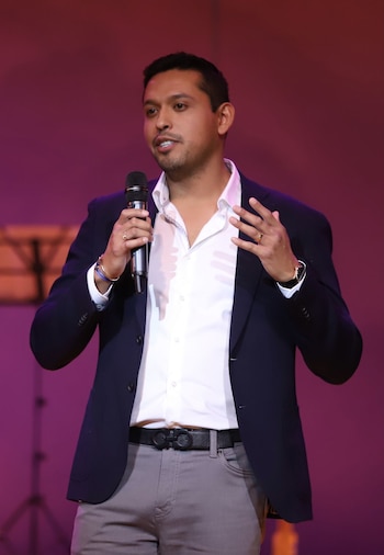 El hijo de Juan Gabriel fue demandado por dos se sus abogados en la sucesión por no pagarles