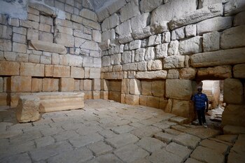 Un trabajador se encuentra en