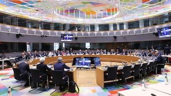El Eurogrupo aborda hoy la extensión del margen fiscal a los Estados para impulsar inversiones energéticas