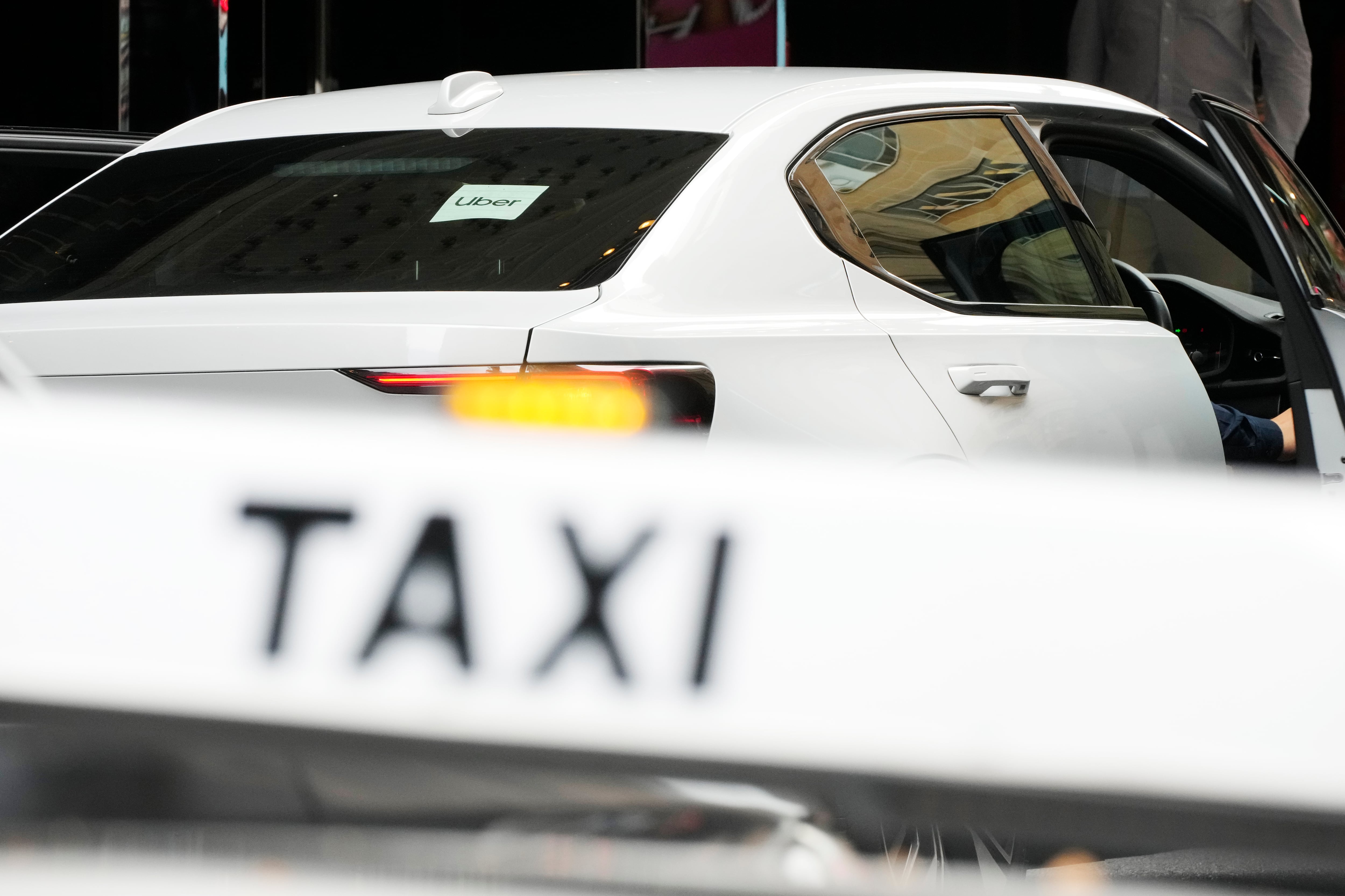 Una encuesta de Uber reveló que el 84% de las usuarias valoraría esta alternativa de movilidad. (AP Foto/Rick Rycroft)