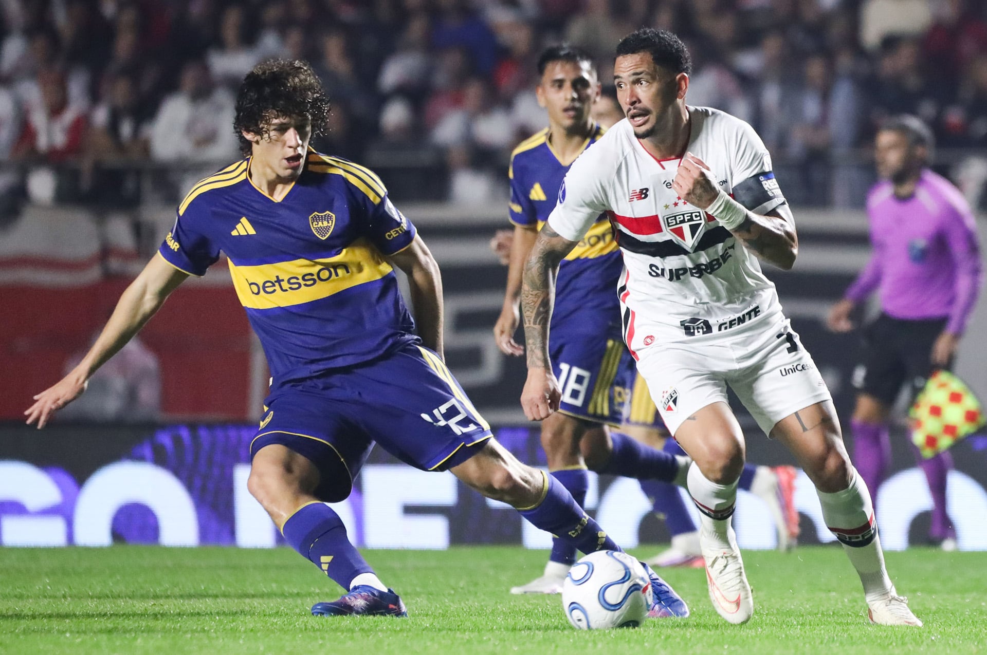 Jagger Herrera en acción durante el duelo ante San Pablo por Copa Sudamericana en Brasil