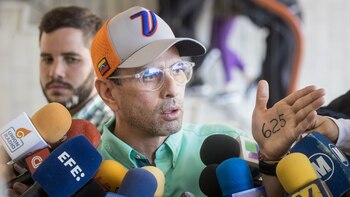El opositor Capriles denuncia "despilfarro"