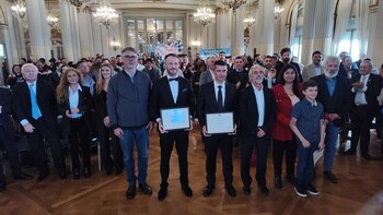 Canapino, Juncos, a su izquierda