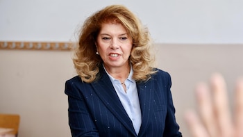 La presidenta búlgara Iotova gana las elecciones pero irá a segunda vuelta contra prooccidental Giurov