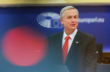 Kast viajará a EE.UU mientras