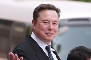 Musk insistió en que el chip desarrollado por Tesla permitirá a la compañía mantener su liderazgo tecnológico en el sector.
(AP foto/Mark Schiefelbein)
