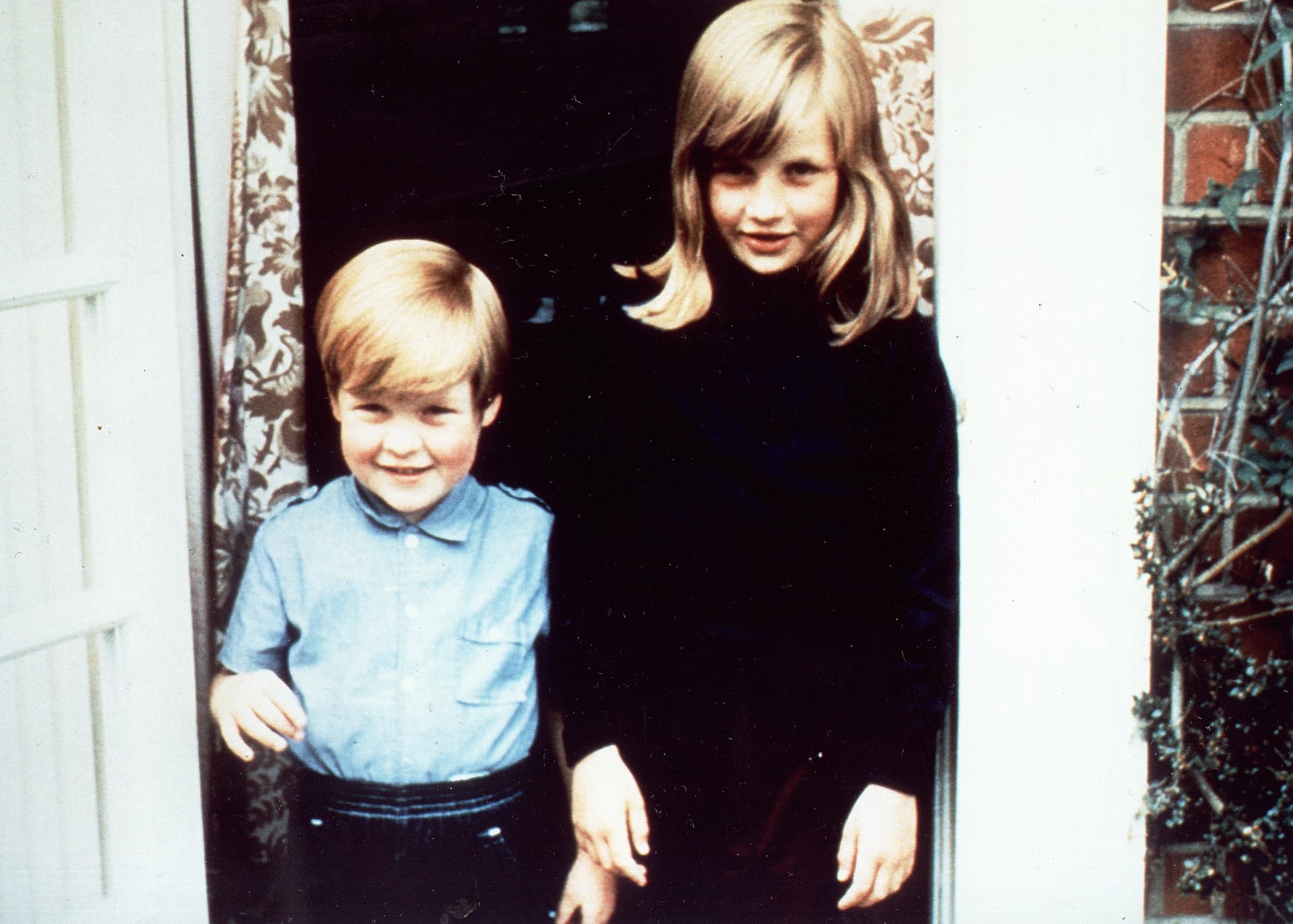 Charles afirmó que siempre sintió una protección intensa hacia su hermana, la princesa Diana (The Grosby Group)