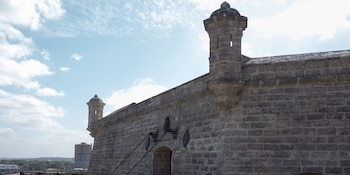 El Castillo de Atarés simboliza la memoria, la identidad urbana y la evolución arquitectónica de la ciudad (Wikipedia)