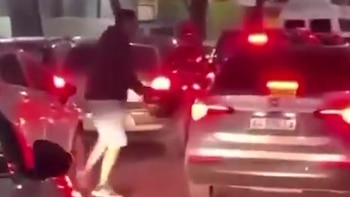 Video: brutal pelea entre un