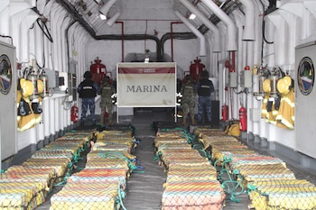 También fueron detenidas cinco personas