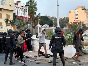 18/09/2026 Los Cuerpos de Seguridad del Estado organizan a los migrantes para su traslado al Puerto de Ceuta
POLITICA
Gabriela Sardá Núñez - Europa Press