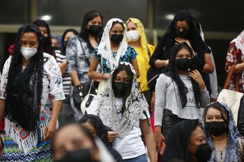 Fieles de la iglesia La