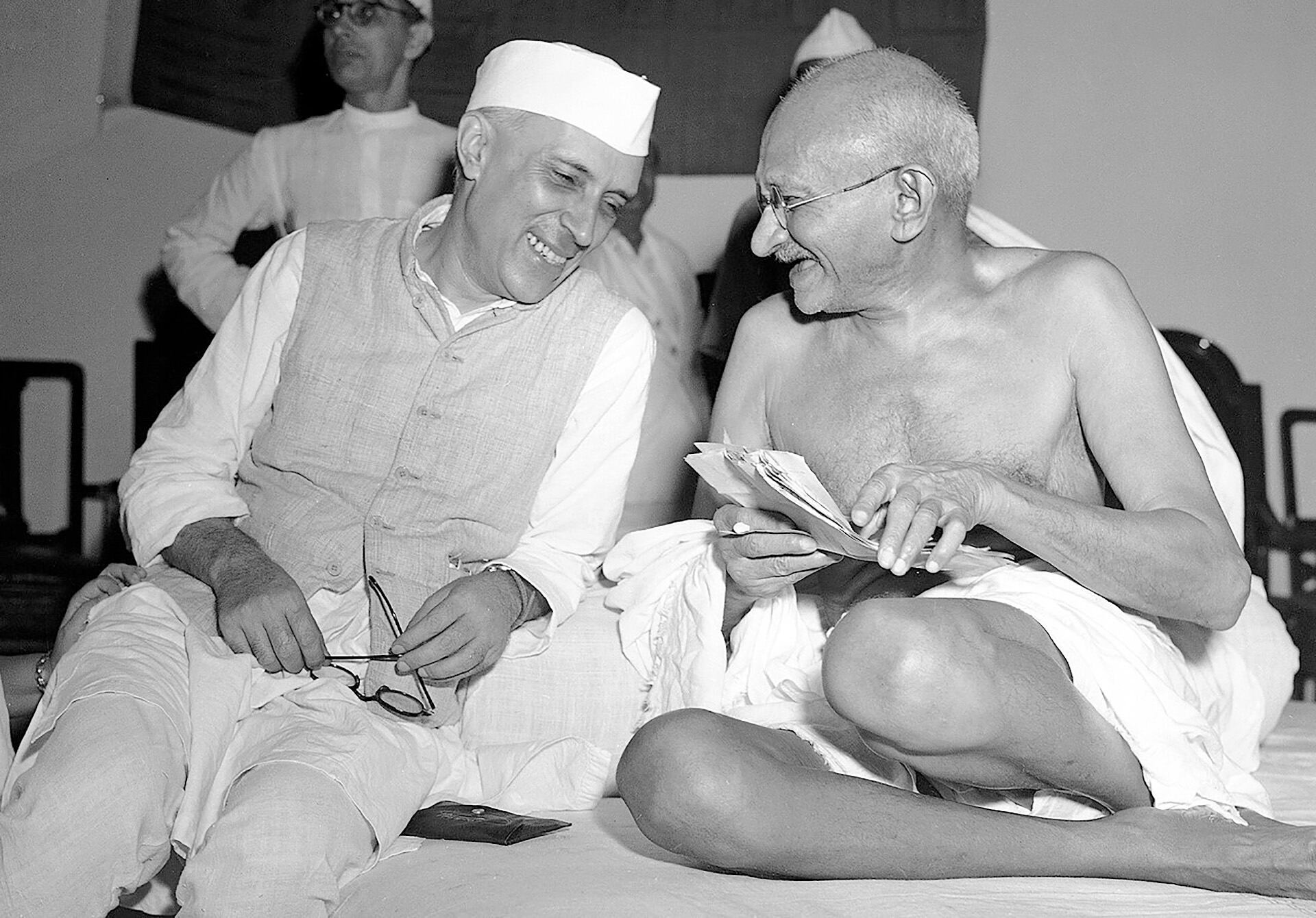 Gandhi insistió en que los indios desafiaran abiertamente, pero sin violencia, el poder