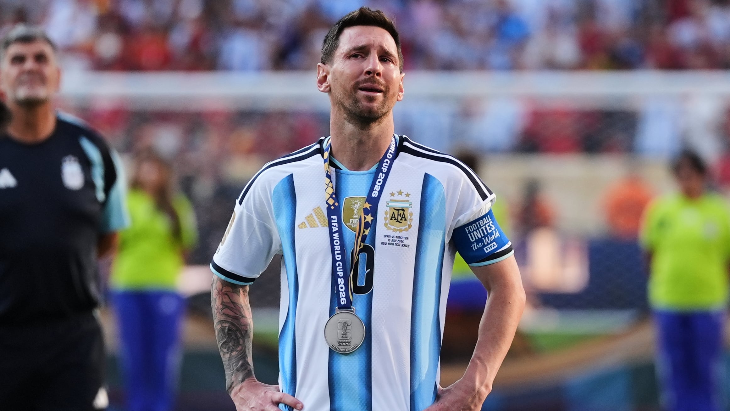 El futbolista argentino Lionel Messi (10) llora tras el final del Mundial entre España y Argentina en East Rutherford, Nueva Jersey, cerca de Nueva York, el domingo 19 de julio de 2026. (AP Foto/Stephanie Scarbrough)