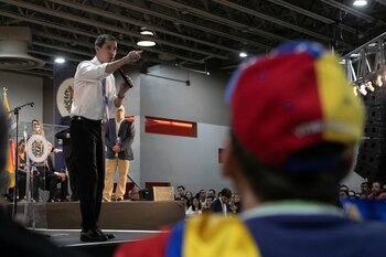 El presidente interino de Venezuela pidió la ayuda de toda la diáspora