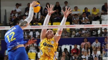 Triunfo de autoridad de Rebaza Acosta por 3-2 sobre Atenea con una nueva exhibición de Sofía Neves en la Liga Peruana de Vóley 2026/27