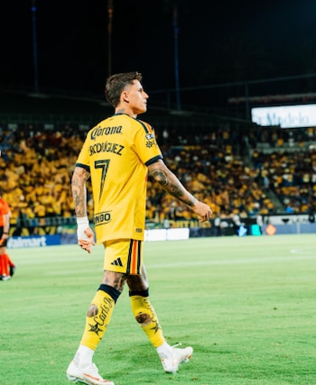 Según Andrés Vaca, la dirigencia del América sostendría conversaciones con el entorno de Bria Rodrígue para frenar su salida del club. (Instragram/