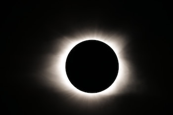 Vista de archivo de un eclipse de sol total. EFE/ERIK S. LESSER