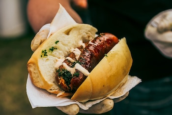 Un choripan, el bocadillo típico