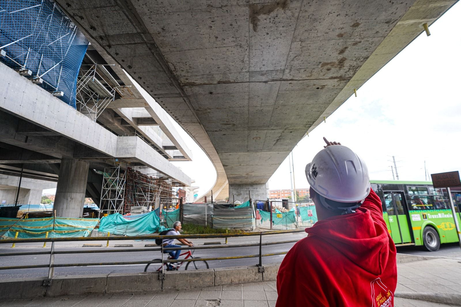 El escenario sísmico para Bogotá prevé decenas de miles de viviendas averiadas, miles de edificaciones destruidas y 127 edificios colapsados, además de daños en hospitales, escuelas, puentes y vías - crédito IDU