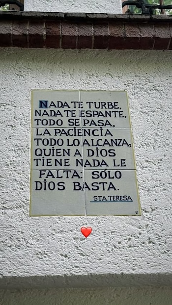 La China Suárez, en medio