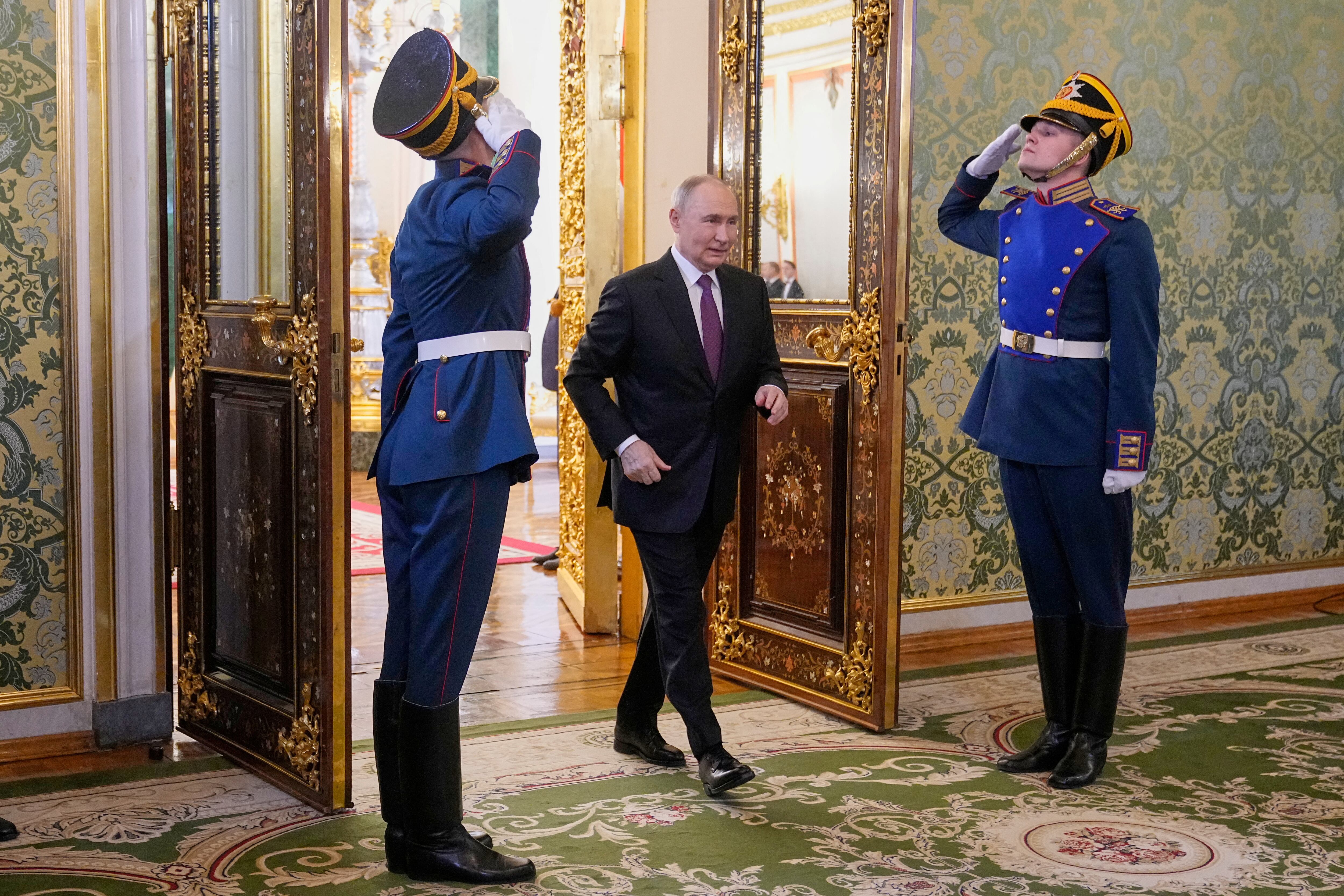 Vladimir Putin ingresa al Palacio del Kremlin, (Moscú, Rusia)