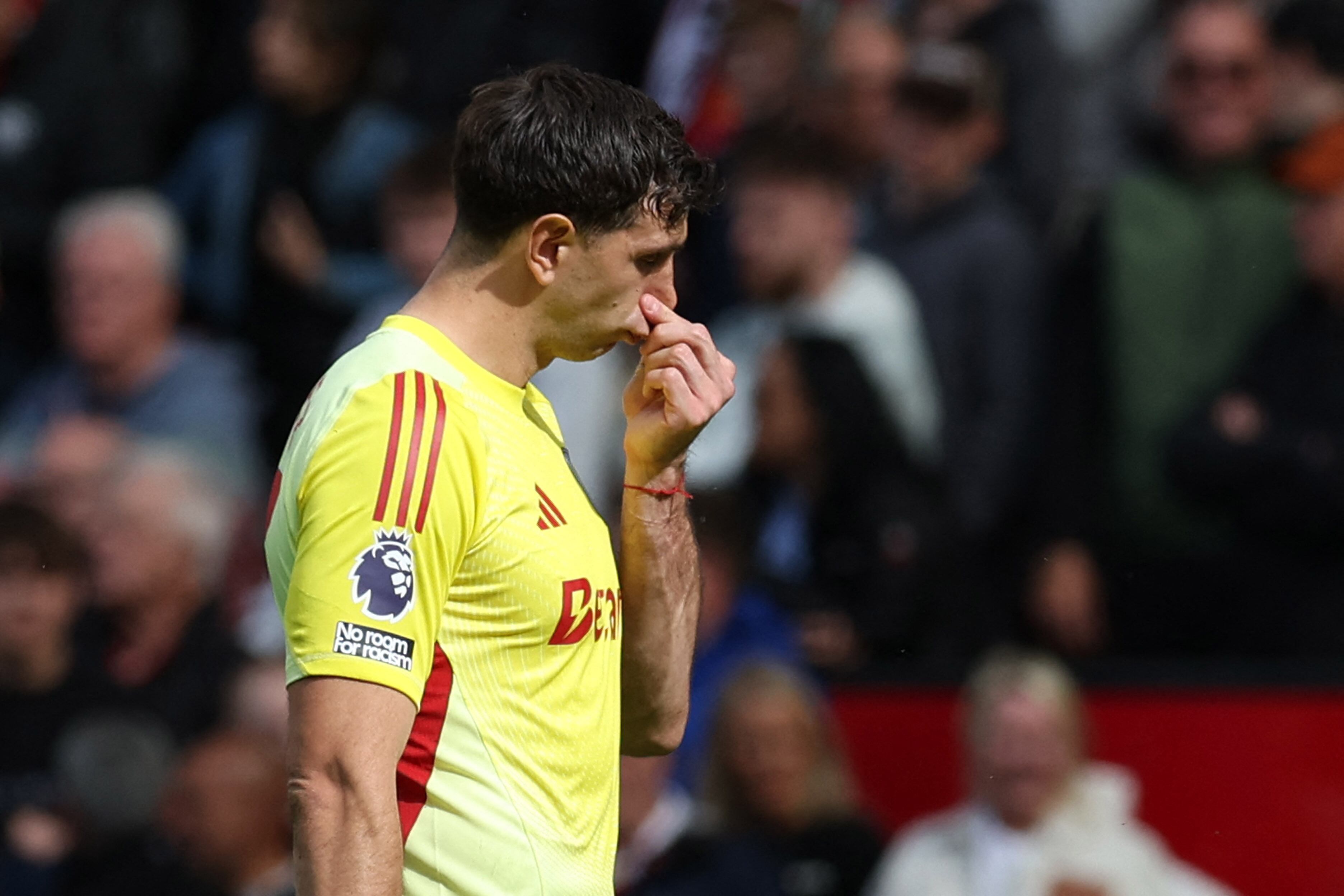 Manchester United es el principal candidato a quedarse con el Dibu Martínez (REUTERS/Chris Radburn)