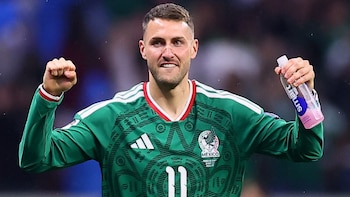 Chaco Giménez rompe el silencio sobre la sequía de Santiago con México: “El nueve tiene que hacer gol”