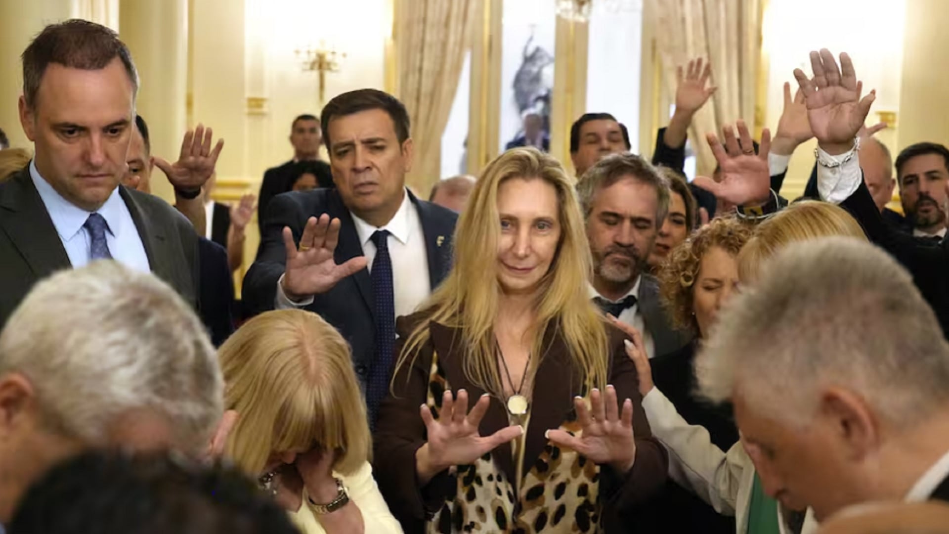 Karina Milei y Manuel Adorni en una reunión con líderes evangelistas en Casa Rosada