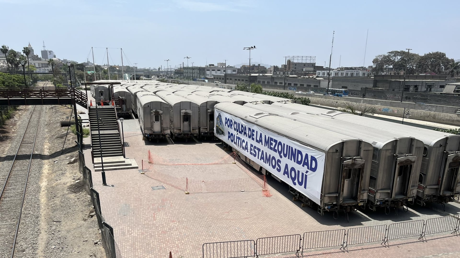 A tres meses de su llegada, los trenes donados por Caltrain siguen estacionados y sin uso. Foto: Adrián Sarria