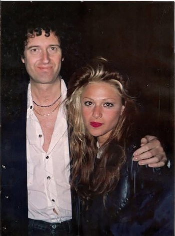 Junto a Brian May en