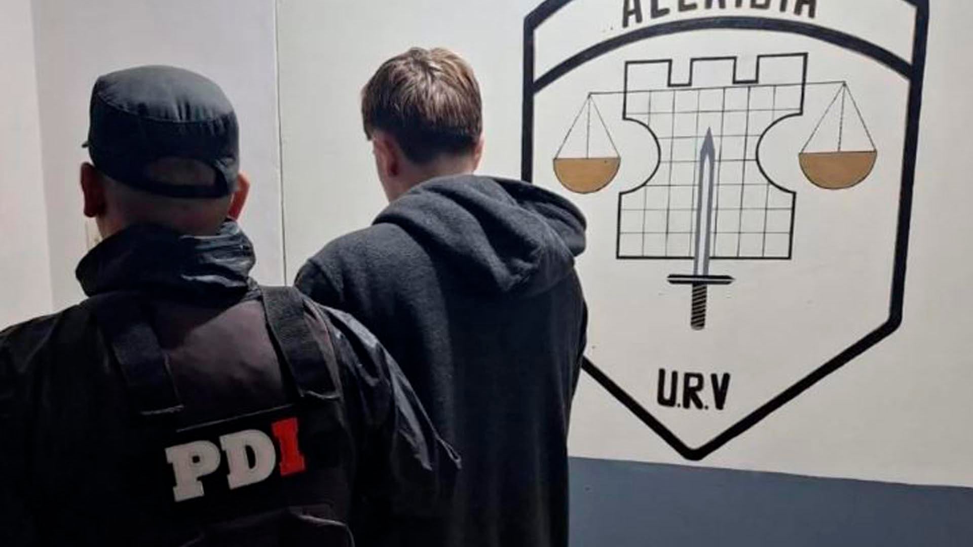 Un adolescente fue detenido por agentes de la PDI tras ser identificado como el responsable de difundir amenazas virales dirigidas a diversas escuelas.