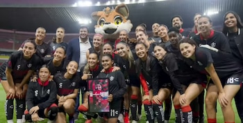 Además de su aporte goleador, Cerén se marcha del Atlas dejando una huella imborrable por su liderazgo y compromiso con la camiseta rojinegra (Cortesía Brenda Cerén).