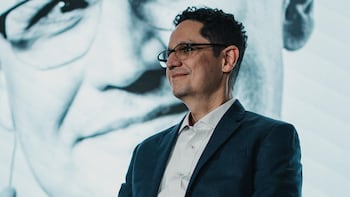 Jaime Restrepo, CEO de Rotorr, explicando un proyecto de Sociedad 5.0