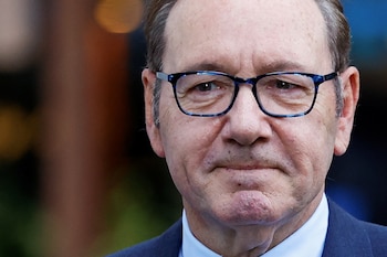 Kevin Spacey camina fuera de