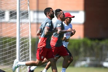 El volante anotó dos goles