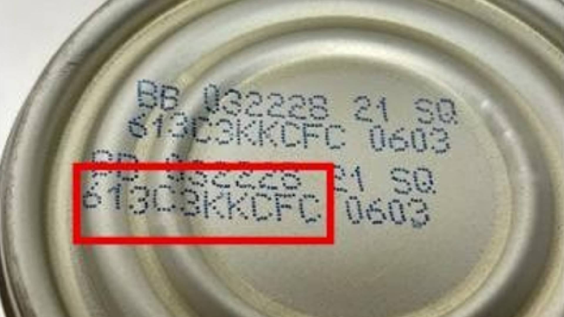 Los lotes afectados del alimento para perros Pedigree se identifican por los códigos 613C3KKCFC y 613C1KKCFC impresos en la base de la lata (FDA)